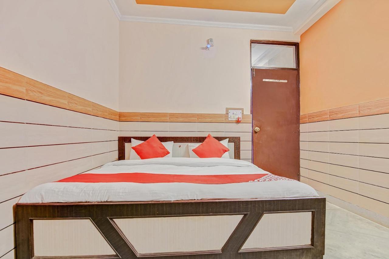 Oyo Park View Guest House Near Edm Mall New Delhi Bagian luar foto