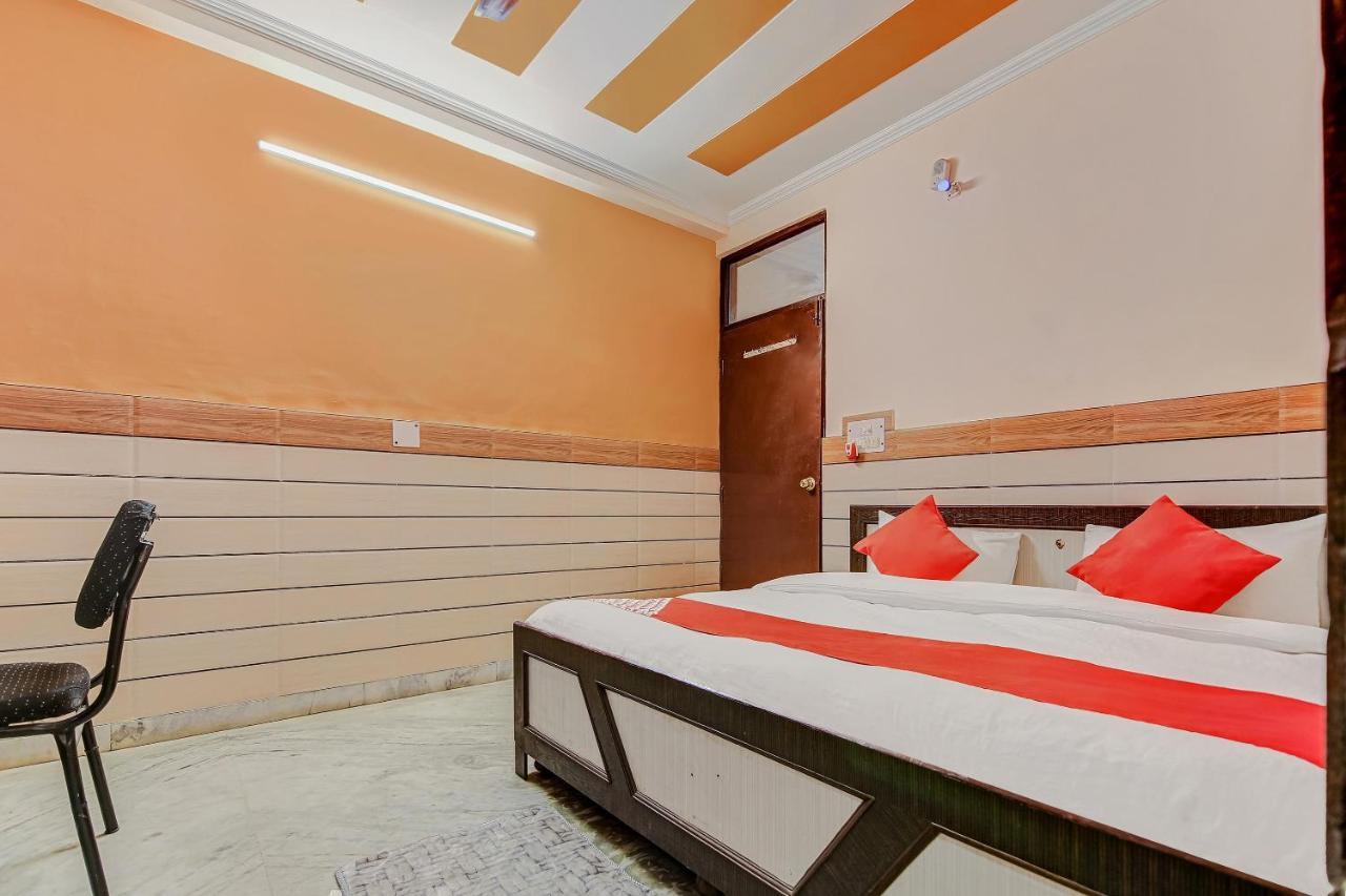 Oyo Park View Guest House Near Edm Mall New Delhi Bagian luar foto