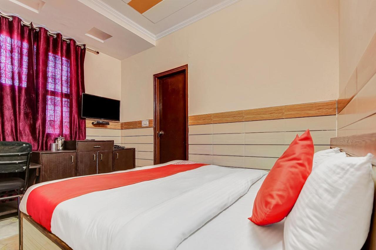 Oyo Park View Guest House Near Edm Mall New Delhi Bagian luar foto