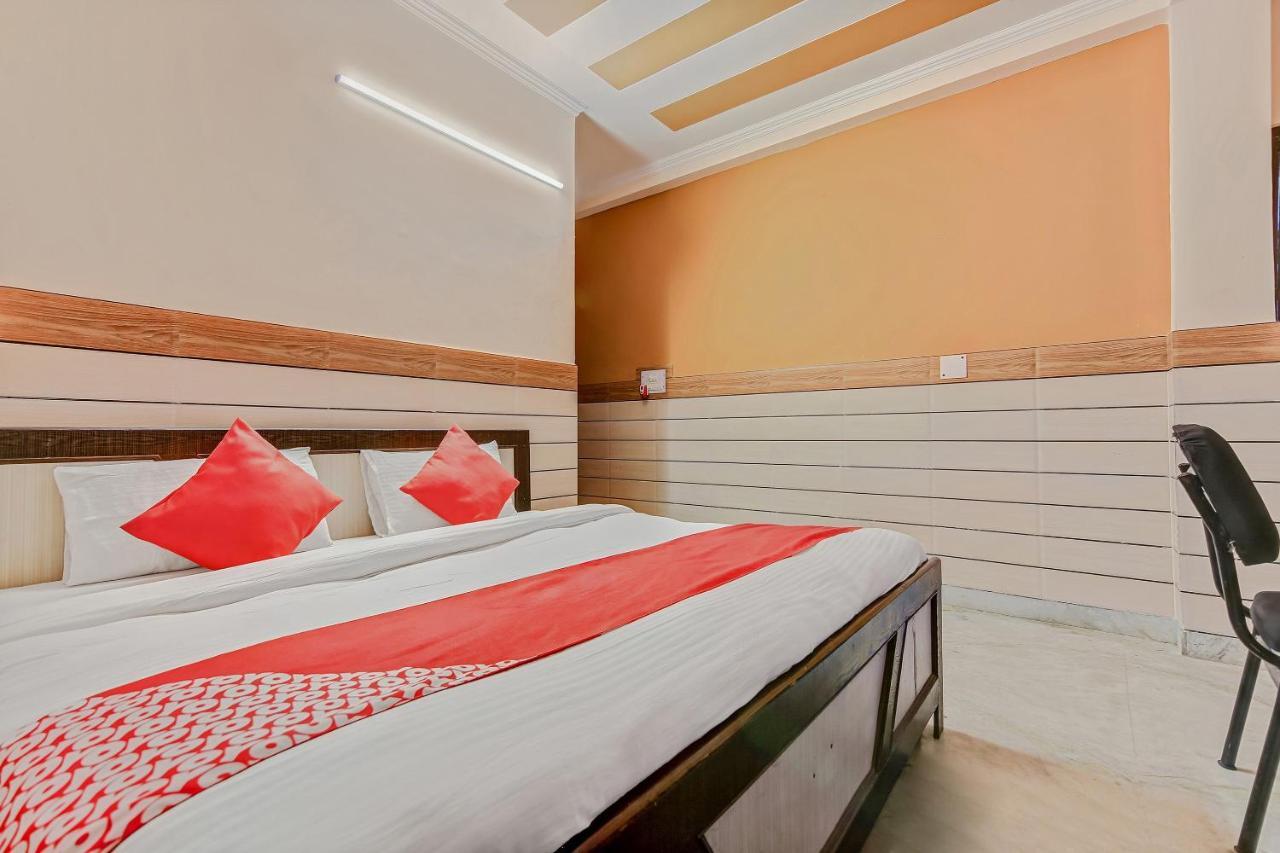 Oyo Park View Guest House Near Edm Mall New Delhi Bagian luar foto