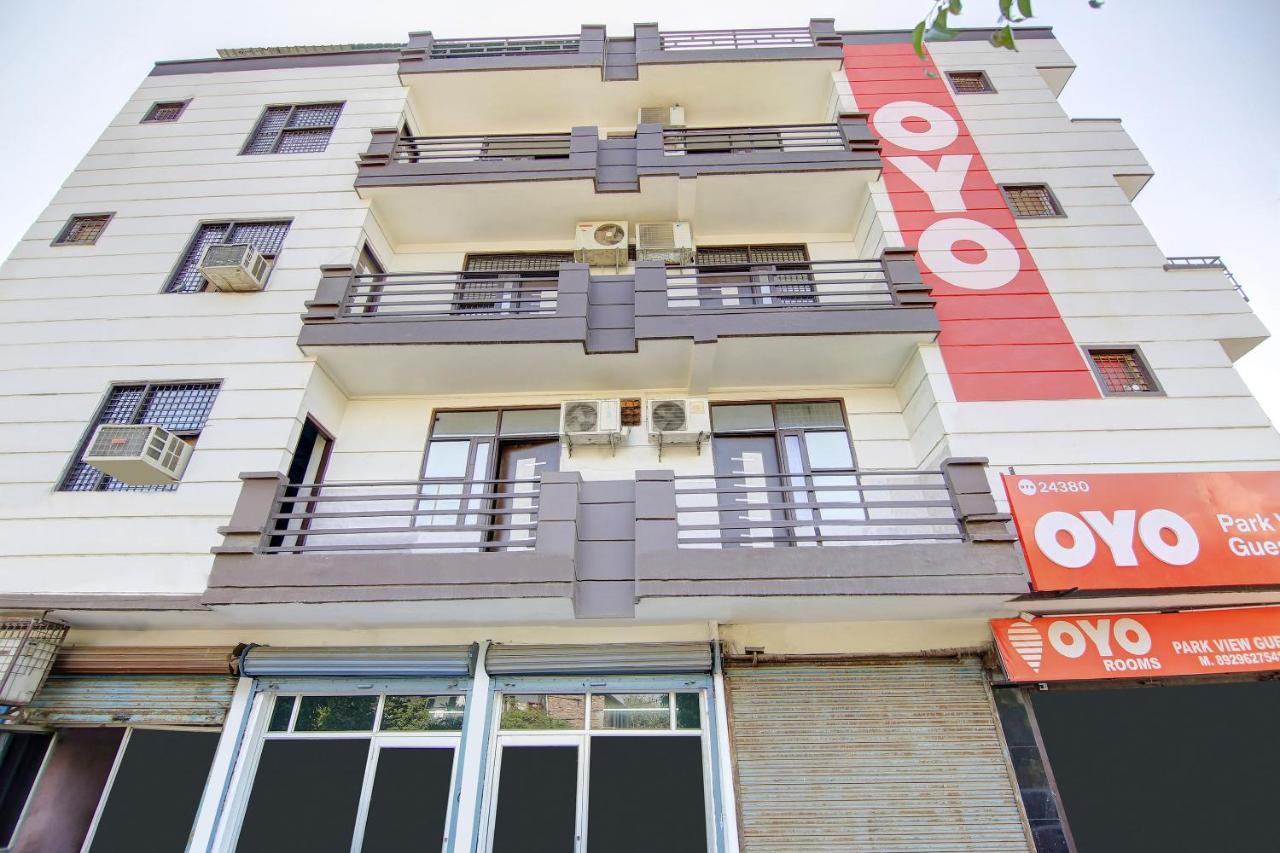 Oyo Park View Guest House Near Edm Mall New Delhi Bagian luar foto