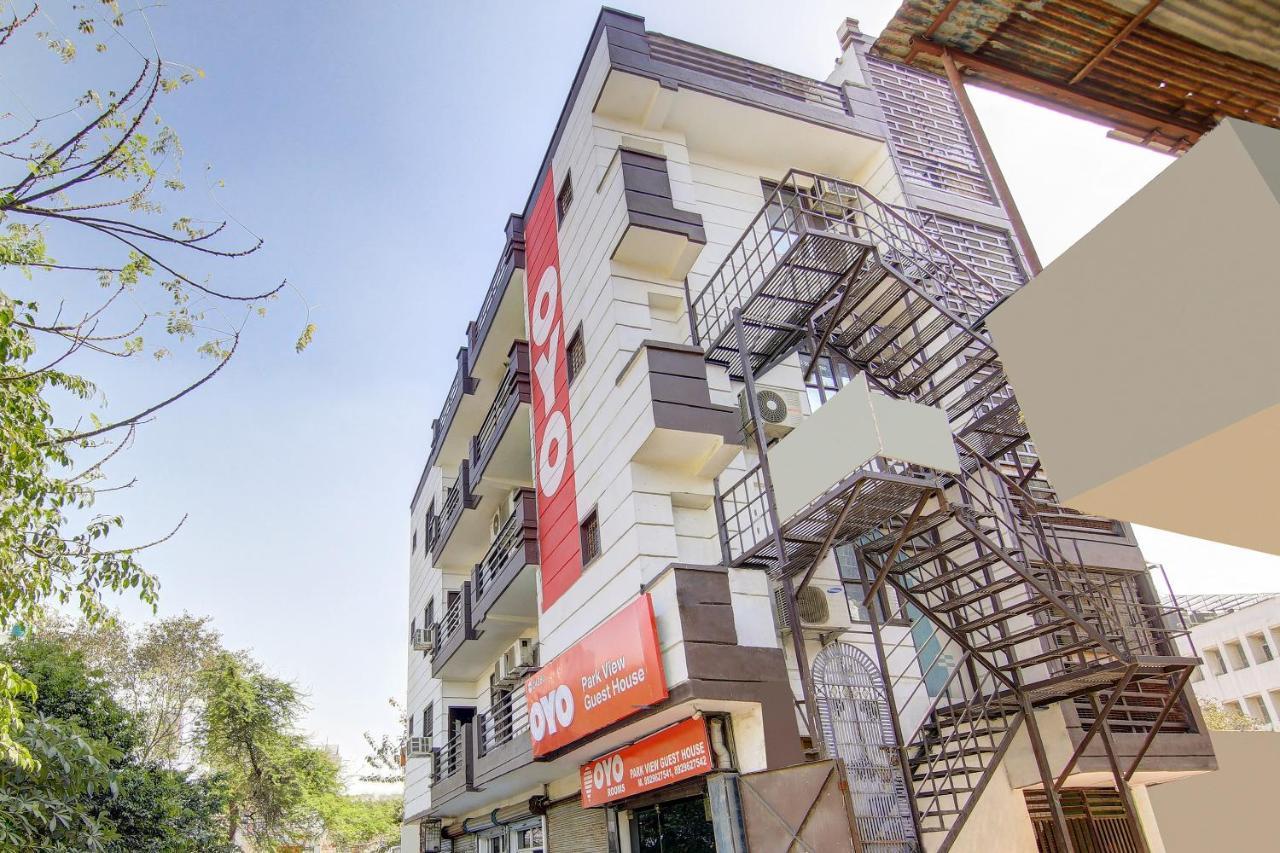 Oyo Park View Guest House Near Edm Mall New Delhi Bagian luar foto