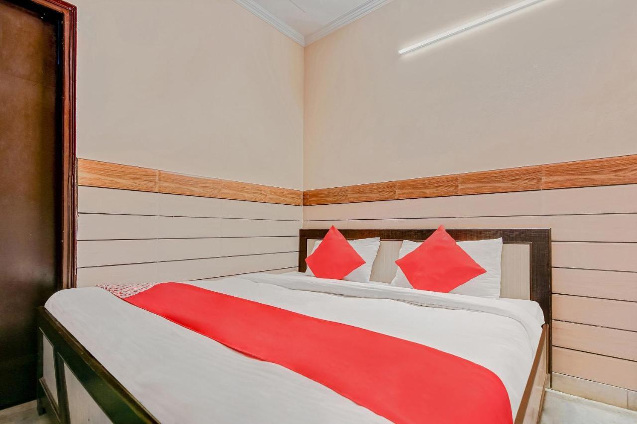 Oyo Park View Guest House Near Edm Mall New Delhi Bagian luar foto