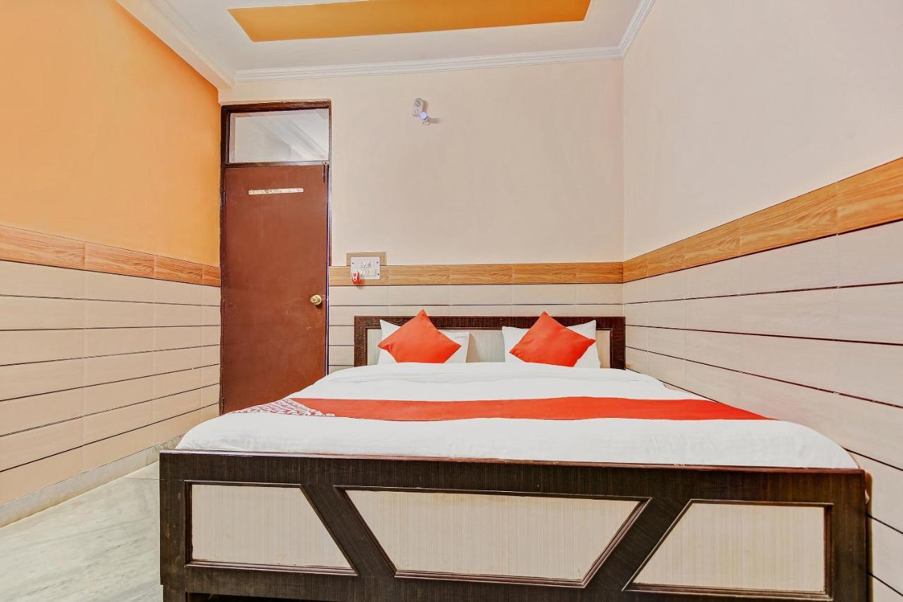 Oyo Park View Guest House Near Edm Mall New Delhi Bagian luar foto