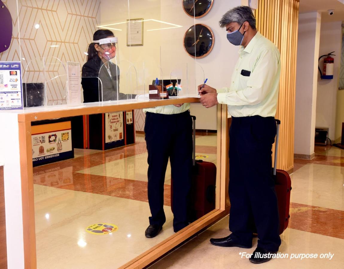 Oyo Park View Guest House Near Edm Mall New Delhi Bagian luar foto