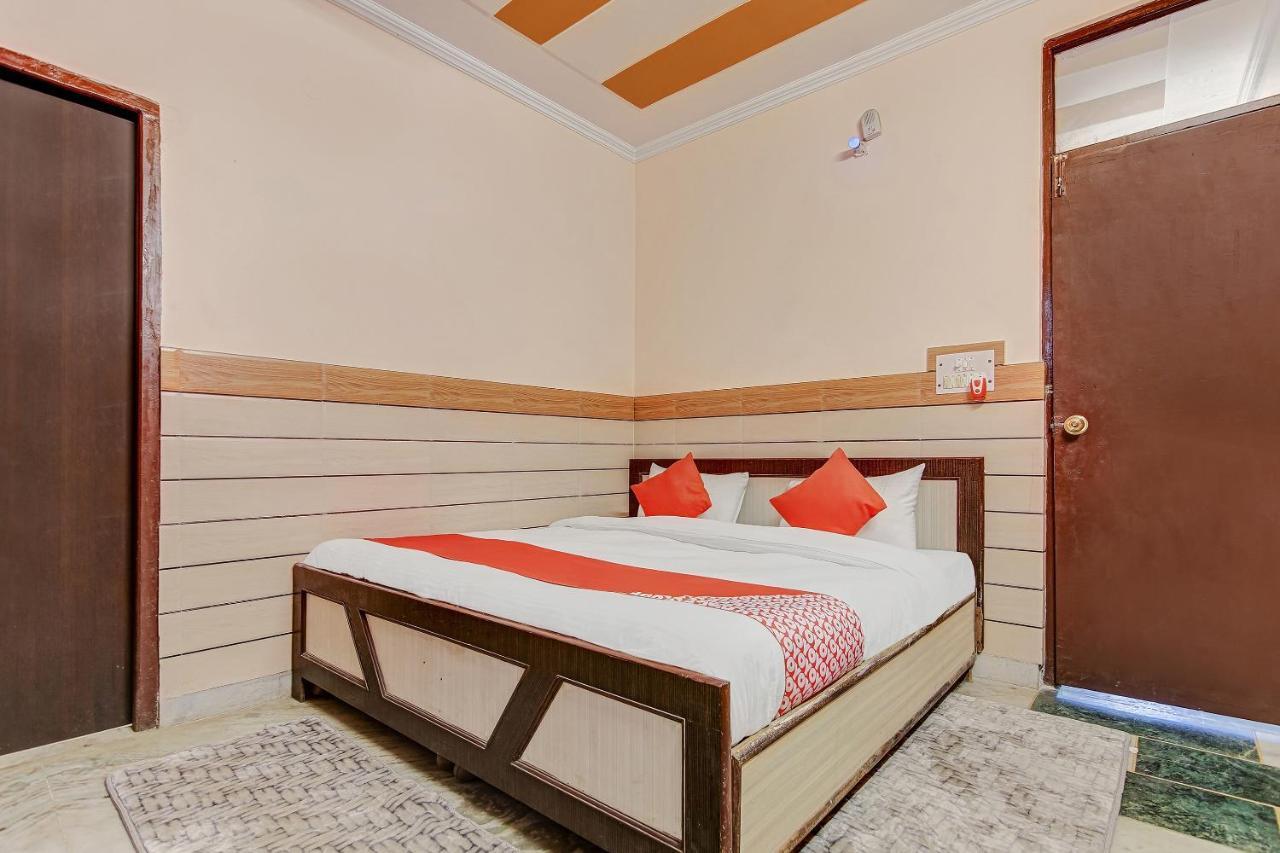 Oyo Park View Guest House Near Edm Mall New Delhi Bagian luar foto