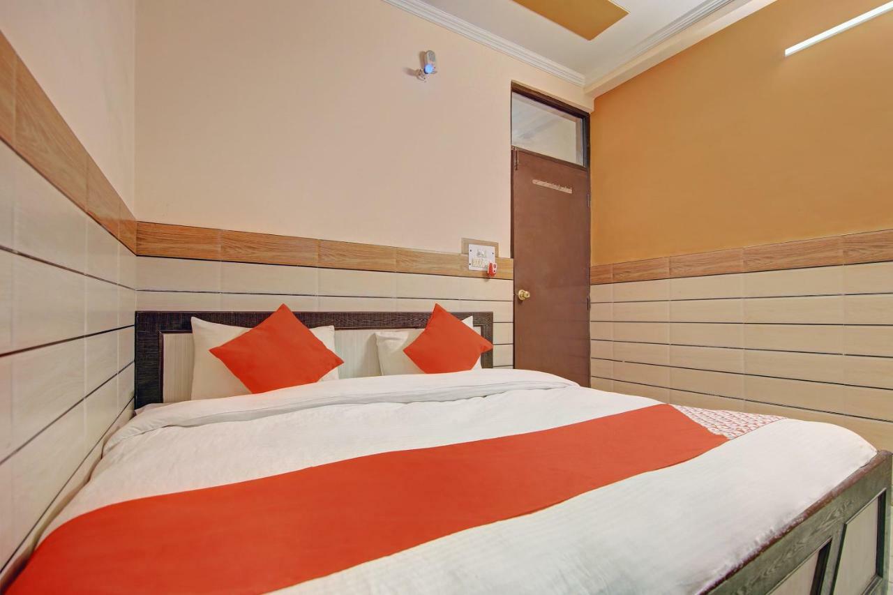 Oyo Park View Guest House Near Edm Mall New Delhi Bagian luar foto